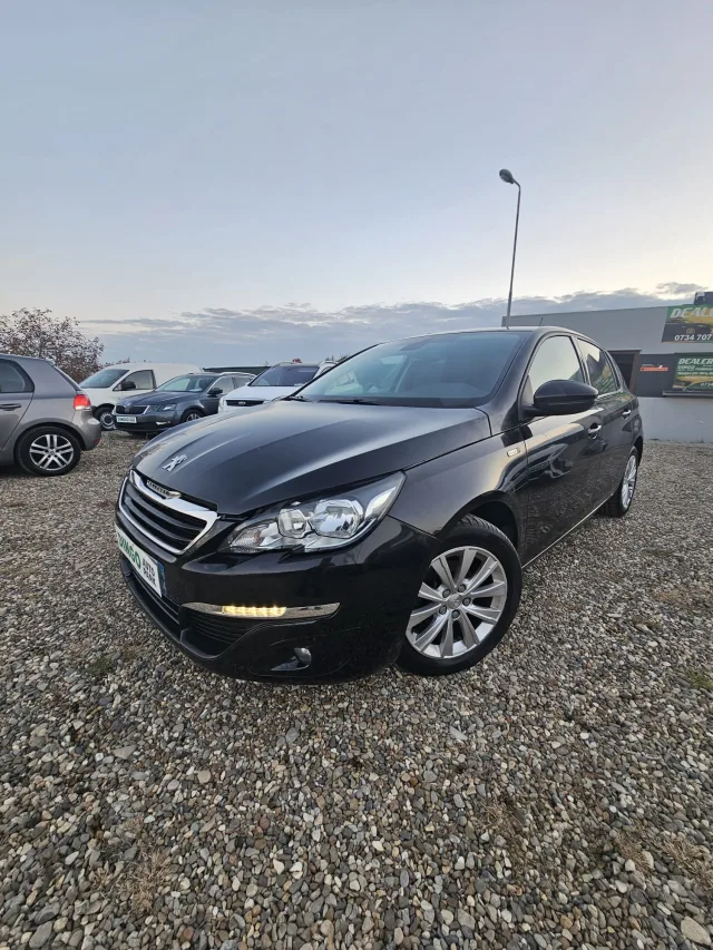 Peugeot 308 1.2 Benzină Manual